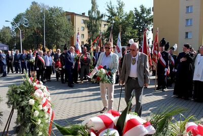 Odsłonięcie tablicy pamięci mieszkańców Ziemi Oświęcimskiej, walczących o wolność i niepodległość