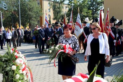 Odsłonięcie tablicy pamięci mieszkańców Ziemi Oświęcimskiej, walczących o wolność i niepodległość