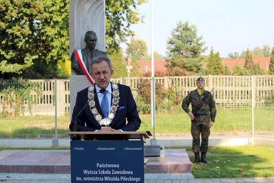 Odsłonięcie pomnika rtm. Witolda Pileckiego w Oświęcimiu
