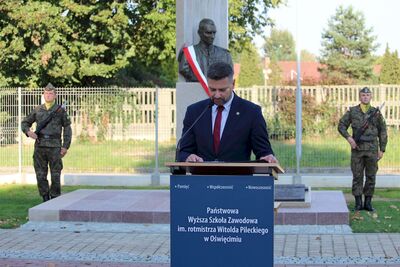 Odsłonięcie pomnika rtm. Witolda Pileckiego w Oświęcimiu
