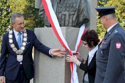 Odsłonięcie pomnika rtm. Witolda Pileckiego w Oświęcimiu