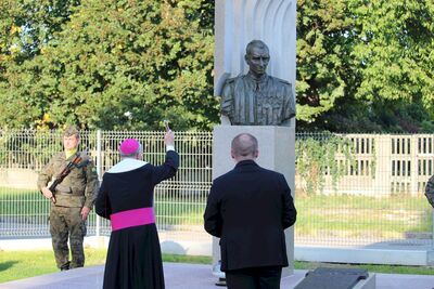 Odsłonięcie pomnika rtm. Witolda Pileckiego w Oświęcimiu