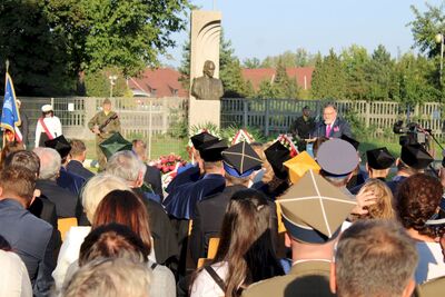 Odsłonięcie pomnika rtm. Witolda Pileckiego w Oświęcimiu