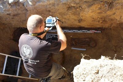 Prace poszukiwawczo-ekshumacyjne na cmentarzu komunalnym w Nowym Targu