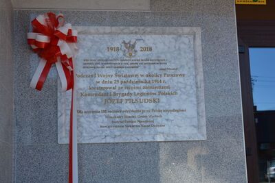 Odsłonięcie tablic upamiętniających pobyt oddziału Józefa Piłsudskiego w Parszowie i Świętej Katarzynie