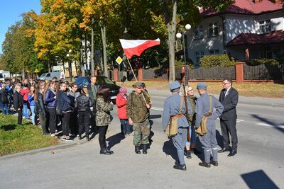Odsłonięcie tablic upamiętniających pobyt oddziału Józefa Piłsudskiego w Parszowie i Świętej Katarzynie