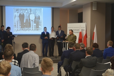 Uczniowie i absolwenci „Elektryka” uczcili setną rocznicę odzyskania niepodległości, czytając wybrane przemówienia „ojców polskiej niepodległości” – Kielce, 18 października 2018.