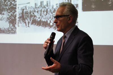 Wykład prof. Andrzeja Chwalby na krakowskim Przystanku Historia