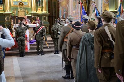 24 marca 2019 r. w Osielcu odsłonięto pomnik mjr. Zygmunta Szendzielarza „Łupaszki”