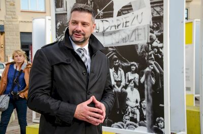 Otwarcie wystawy plenerowej „Wstańcie, chodźmy. Pierwsza pielgrzymka Jana Pawła II do Polski” – Kraków, 16 października 2019