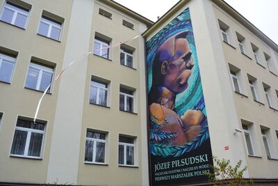 8 listopada 2019 r. w Kielcach odsłonięto mural z wizerunkiem Józefa Piłsudskiego
