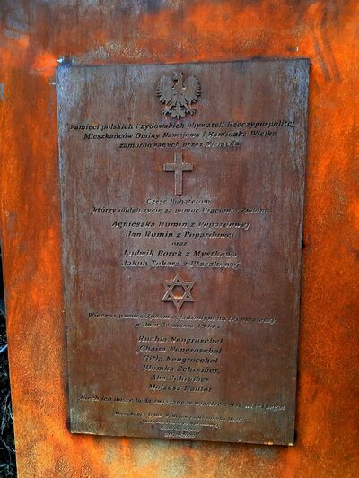 Tablica pamiątkowa na pomniku w Popardowej