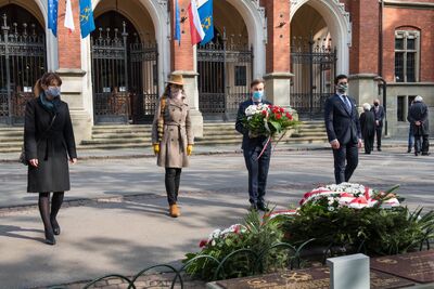 Uroczystość upamiętniająca martyrologię Polaków, więźniów niemieckich obozów koncentracyjnych Ravensbrück, Sachsenhausen i Dachau – Kraków, 30 kwietnia 2020. (fot. Agnieszka Masłowska IPN)