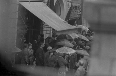 Zdjęcie z esbeckiej obserwacji na Szewskiej 7 w Krakowie. Fot. Archiwum IPN