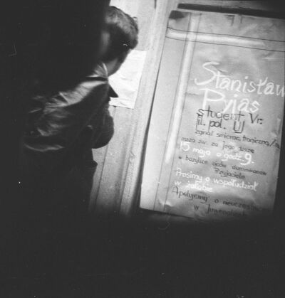 Zdjęcie z esbeckiej obserwacji na Szewskiej 7 w Krakowie. Fot. Archiwum IPN