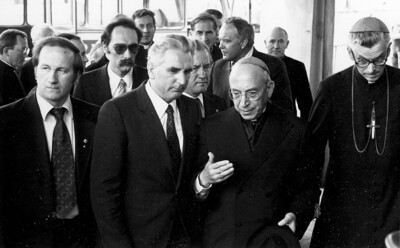 Uroczystości pogrzebowe prymasa Stefana Wyszyńskiego. Sekretarz stanu Stolicy Apostolskiej kard. Agostino Casaroli