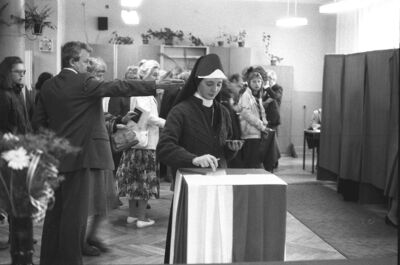 Wybory kontraktowe z 1989 r. w Krakowie. Fot. Andrzej Stawiarski