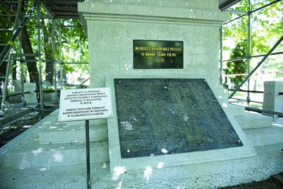 IPN odnowił pomnik Orląt Krakowskich na cmentarzu Rakowickim. Fot. Agnieszka Masłowska (IPN)