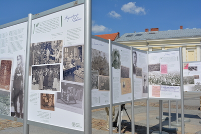 Odsłonięcie tablicy poświęconej Armii Ochotniczej 1920 r. oraz otwarcie plenerowej wystawy IPN w Kielcach - fot. Katarzyna Pronobis