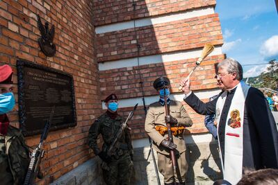 Odsłonięcie tablicy pamięci ofiar zbrodni katyńskiej – Skomielna Biała, 13 września 2020. Fot. Agnieszka Masłowska IPN