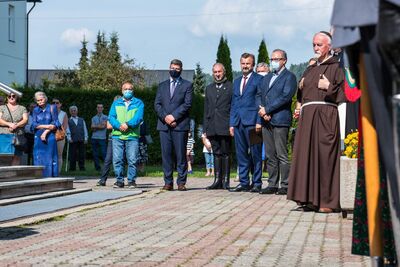 Odsłonięcie tablicy pamięci ofiar zbrodni katyńskiej – Skomielna Biała, 13 września 2020. Fot. Agnieszka Masłowska IPN