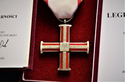 Działaczom opozycji wręczono w Krakowie Krzyże Wolności i Solidarności - fot. Żaneta Wierzgacz