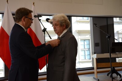 Działaczom opozycji wręczono w Krakowie Krzyże Wolności i Solidarności - fot. Żaneta Wierzgacz