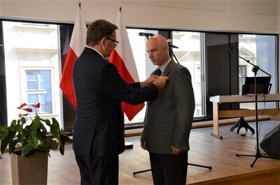 Działaczom opozycji wręczono w Krakowie Krzyże Wolności i Solidarności - fot. Żaneta Wierzgacz