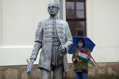 4.11.2020 w Krakowie stanął pomnik Pála Telekiego. Fot. Janusz Ślęzak (IPN)