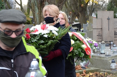 13.11.2020, cmentarz Rakowicki w Krakowie. Małopolski Dzień Pamięci Żołnierzy Niezłomnych – Wyklętych. Fot. Janusz Ślęzak (IPN)