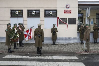 Odsłonięcie tablicy 1PSP w Nowym Sączu. Fot. Krystian Koziołek (KaOSG)