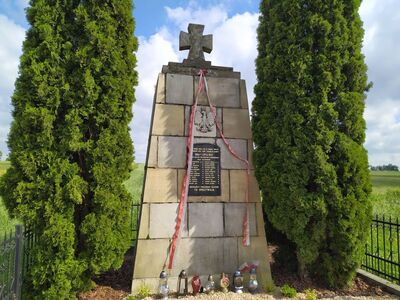 Pomnik w Kaszowie przed remontem