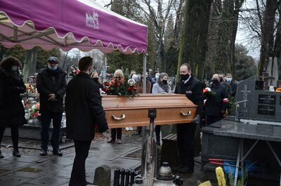 23.12.2020 w Tarnowie-Mościcach pochowano Władysławę Piątkowską-Szmid. Fot. Janusz Ślęzak (IPN)