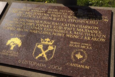 30.04.2021. W 76. rocznicę wyzwolenia KL Ravensbrück w Krakowie oddano hołd ofiarom niemieckich obozów koncentracyjnych. Fot. Janusz Ślęzak (IPN)