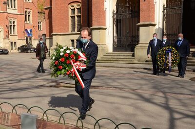 30.04.2021. W 76. rocznicę wyzwolenia KL Ravensbrück w Krakowie oddano hołd ofiarom niemieckich obozów koncentracyjnych. Fot. Janusz Ślęzak (IPN)