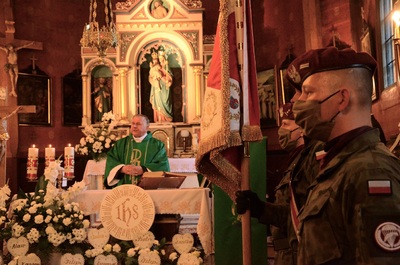 W Gruszowie odsłonięto tablicę pamięci Polaków ratujących Żydów fot. Żaneta Wierzgacz IPN