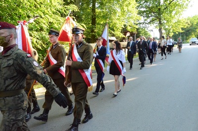 W Gruszowie odsłonięto tablicę pamięci Polaków ratujących Żydów fot. Żaneta Wierzgacz IPN