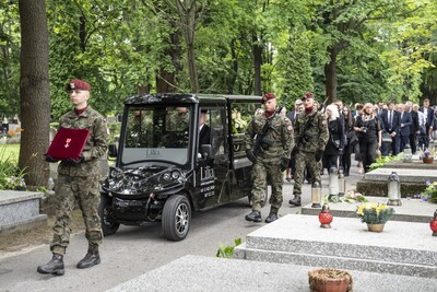 Uroczystości pogrzebowe Wojciecha Grzeszka - fot. Agnieszka Masłowska (IPN)