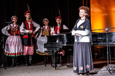 Prezesi IPN oraz Zastępca Dyrektora odznaczeni ryngrafem 400-lecia obecności Zakonu Mniszek Dominikańskich w Krakowie na Gródku - fot. Agnieszka Masłowska (IPN)