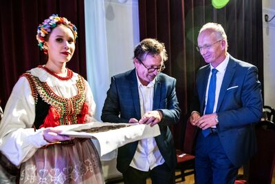 Prezesi IPN oraz Zastępca Dyrektora odznaczeni ryngrafem 400-lecia obecności Zakonu Mniszek Dominikańskich w Krakowie na Gródku - fot. Agnieszka Masłowska (IPN)