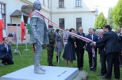 Odsłonięcie pomnika Pála Telekiego w Krakowie. Fot. Janusz Ślęzak (IPN)