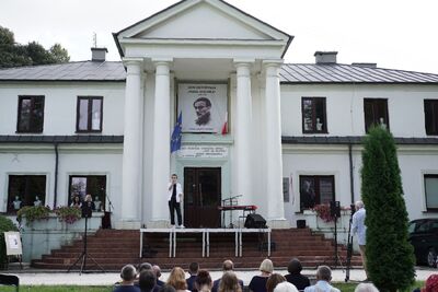 W Nagłowicach upamiętniono Pawła Jasienicę. Fot. Michał Zawisza (IPN)