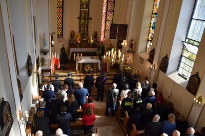 Odsłonięcie tablicy pamięci ks. Władysława Gurgacza, kapelana Żołnierzy Wyklętych w Żegiestowie - fot. Dawid Terelak (IPN)