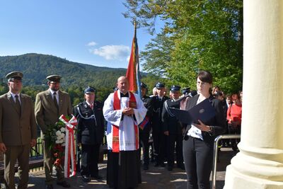Odsłonięcie tablicy pamięci ks. Władysława Gurgacza, kapelana Żołnierzy Wyklętych w Żegiestowie - fot. Dawid Terelak (IPN)