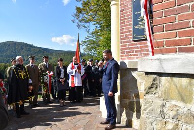 Odsłonięcie tablicy pamięci ks. Władysława Gurgacza, kapelana Żołnierzy Wyklętych w Żegiestowie - fot. Dawid Terelak (IPN)