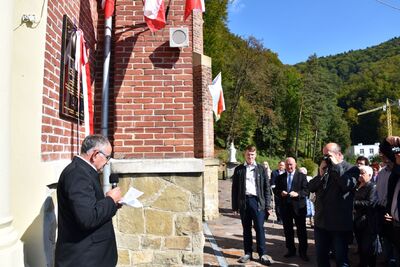 Odsłonięcie tablicy pamięci ks. Władysława Gurgacza, kapelana Żołnierzy Wyklętych w Żegiestowie - fot. Dawid Terelak (IPN)