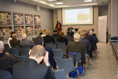 Konferencja naukowa "Żydzi i wojsko polskie w XIX i XX wieku": Ewa Kołomańska, dr hab., prof. UJK Jerzy Prochwicz.