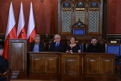 Uroczystość wręczenia odznaczeń członkom SKS przez prezydenta Andrzeja Dudę. Od lewej: Jarosław Guzy, Jacek Czaputowicz, Liliana Sonik, Jerzy Filak. Fot. Andrzej Kalinowski