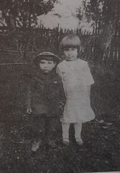 Józef Orkisz z siostrą Heleną (zamężną Wolską, poetką ludową). H. Wolska, Gdzie Dunajec toczy wody, Lublin 1997