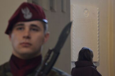 W Krakowie poświęcono tablicę kapelanów katyńskich. Fot. Janusz Ślęzak (IPN)